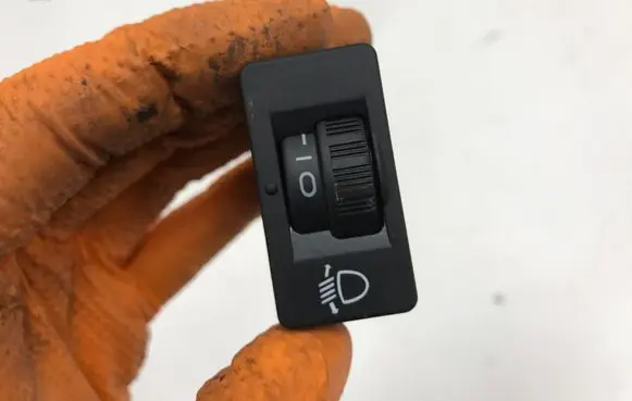 Peugeot 208 Light switch 96384422