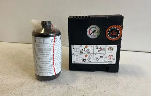 Audi A5 Tire air pump compressor 8E0012619A