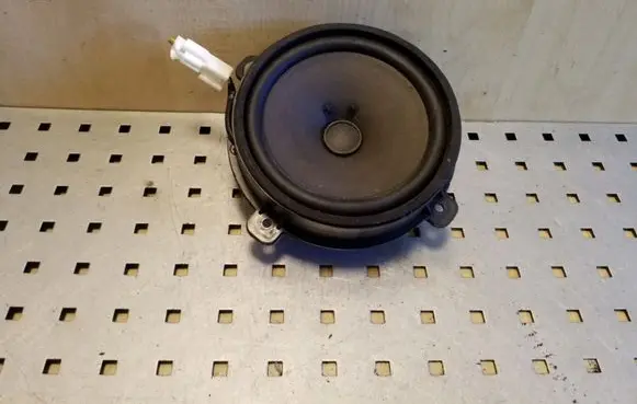 Chevrolet Captiva Front door speaker 96673538