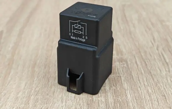 BMW 5 G30 G31 G38 Coolant fan relay 9207913