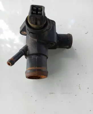 Volkswagen PASSAT B4 Engine coolant pipe/hose 028121132A