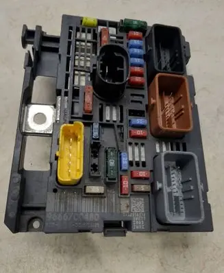 Peugeot 308 Fuse module 9666700480