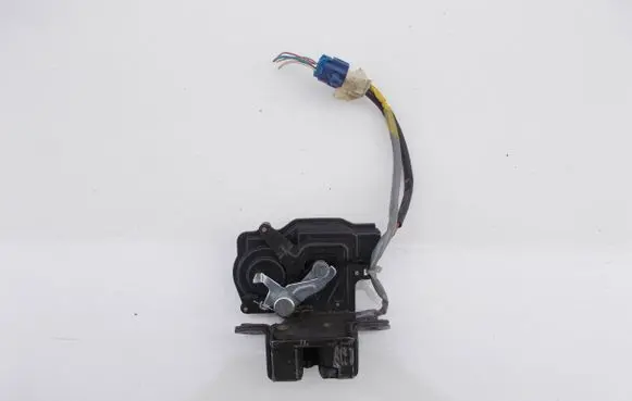 Toyota Avensis T250 Tail light bulb cover holder zamekavensist25