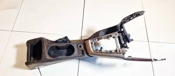 Ford Focus Center console 09011309h14 09-01-1309h14