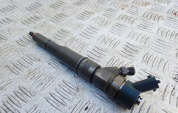 BMW 5 E39 Fuel injector 0445110047 7785984