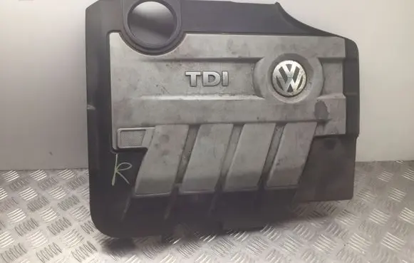 Volkswagen Tiguan Engine cover (trim) 03L103925