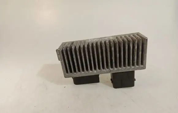 Renault Trafic III (X82) Glow plug pre-heat relay 271206395R