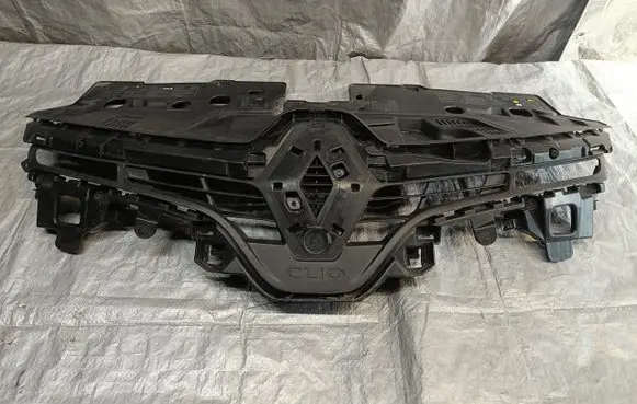Renault Clio IV Front bumper upper radiator grill 622561433R