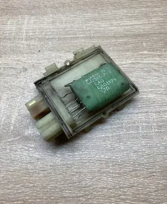 Volkswagen PASSAT B3 Heater blower motor/fan resistor 357959263 881044934