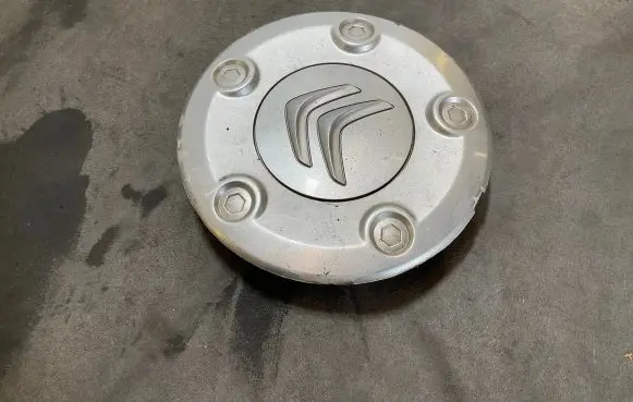 Citroen Jumpy R16 wheel hub/cap/trim 9677381877 9677381777