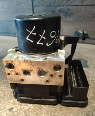 Volvo V70 ABS Pump 30681619 P30681619 8G9N2C405AC