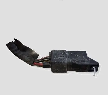 Volvo C70 Glow plug pre-heat relay 0281003047