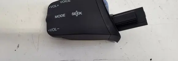 Ford Focus C-MAX Sound control switch 758709