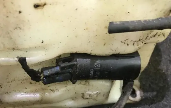 Mazda 626 Windscreen/windshield washer pump