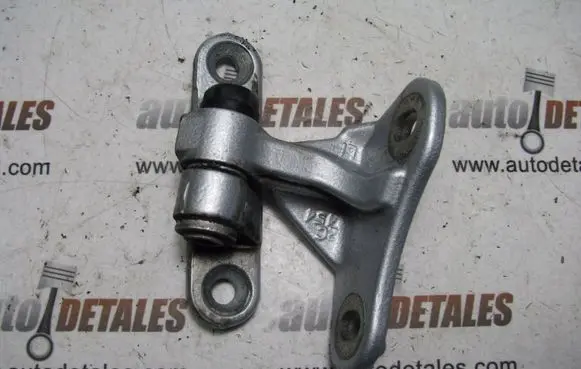 Mercedes-Benz ML W164 Rear door upper hinge
