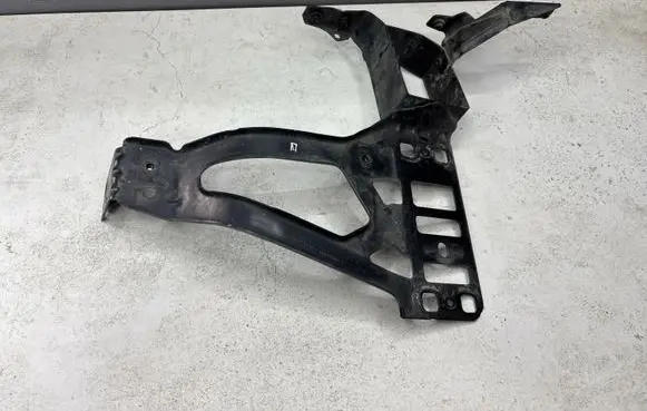 BMW 5 E60 E61 Headlight/headlamp mounting bracket 7033732