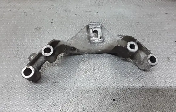 Mini One - Cooper R50 - 53 Engine mounting bracket