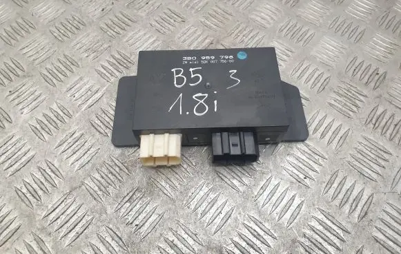 Volkswagen PASSAT B5 Central body control module 3B0959798