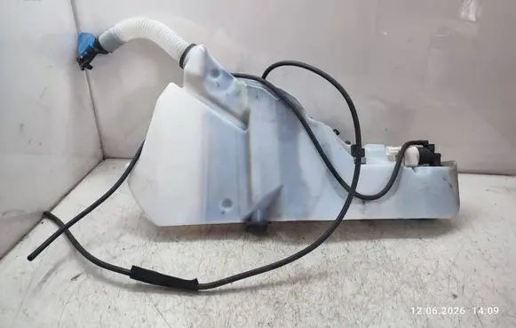 Jaguar XE Windshield washer fluid reservoir/tank HK8317B613B