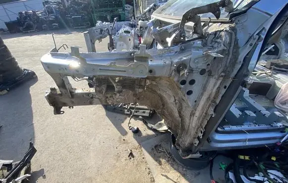 Volkswagen Touareg III Front quarter panel 