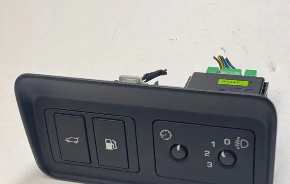 Land Rover Discovery Sport Tailgate opening switch L8D211654AA 20101902 329276546013