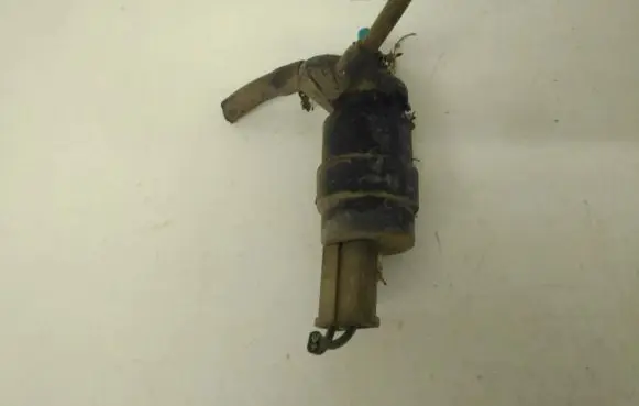 Volkswagen PASSAT B3 Windscreen/windshield washer pump