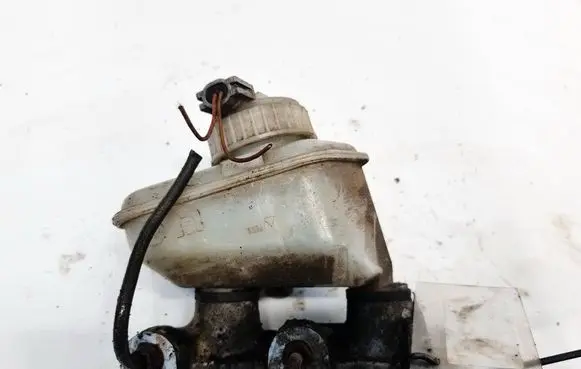 Opel Astra F Brake fluid reservoir 
