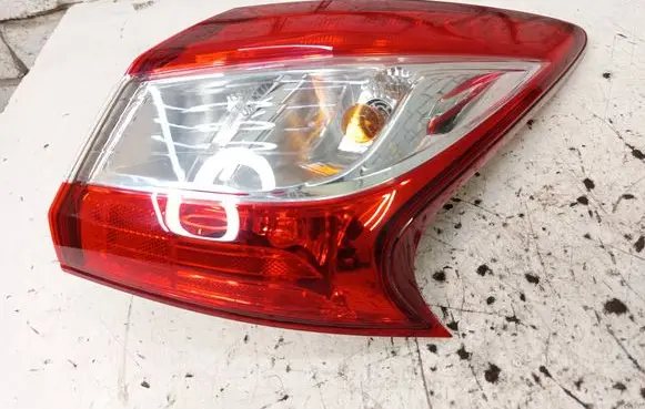 Nissan Pulsar Rear/tail lights 22018066 00450128