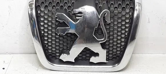 Manufacturer badge logo/emblem