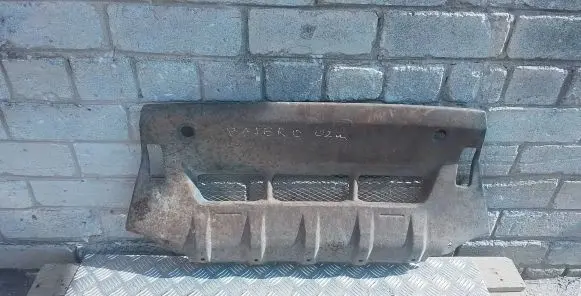 Mitsubishi Pajero Engine splash shield/under tray
