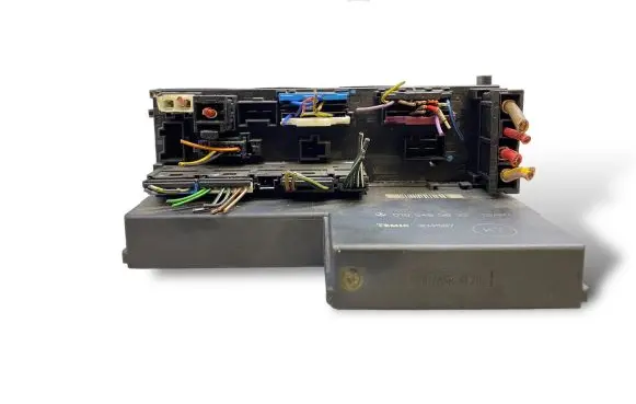 Mercedes-Benz E W210 Fuse module 0025451901 0195455632
