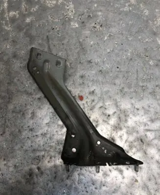 Audi Q5 SQ5 Fender mounting bracket 8R0821136BILI 8R0821136