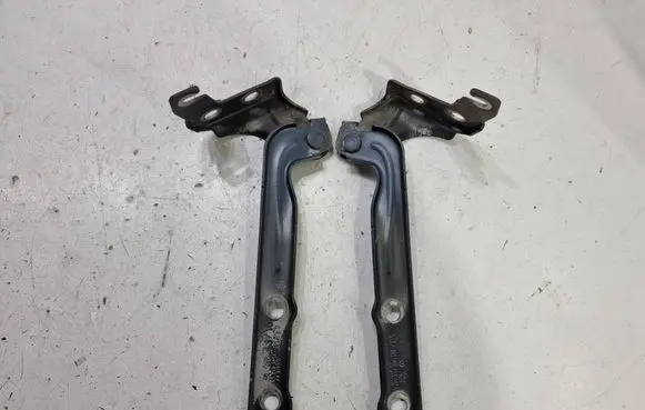 Volkswagen Tiguan Engine bonnet/hood hinges 5N0823302A 5N0823301A KA8294D