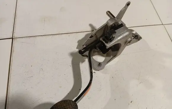 Mini One - Cooper Coupe R56 Brake pedal C4000206SE