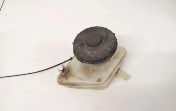 Brake fluid reservoir
