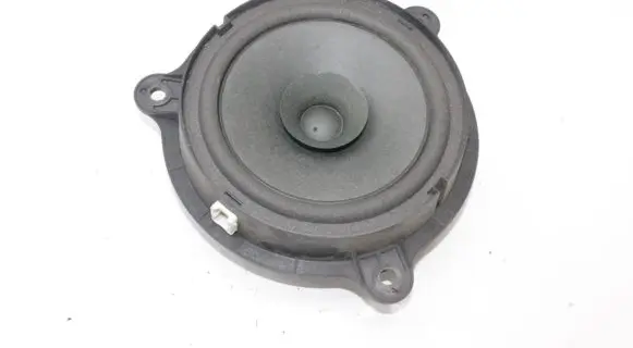Nissan Leaf I (ZE0) Rear door speaker