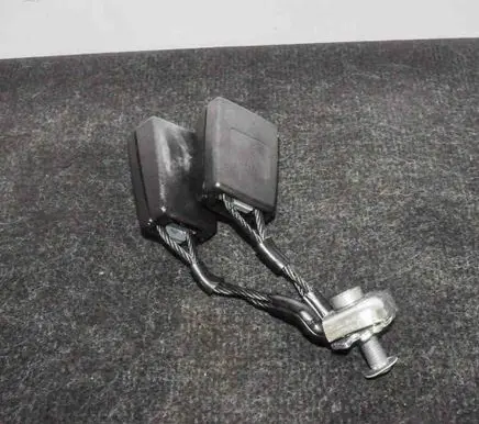 Middle seatbelt buckle (rear)