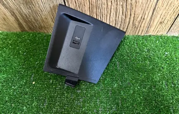 BMW X2 F39 USB socket connector 9292744