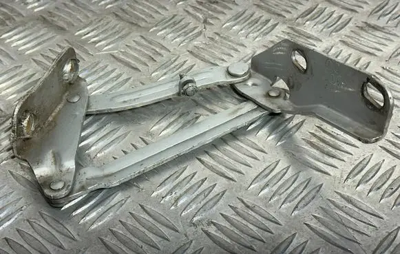 Mercedes-Benz Sprinter W906 Engine bonnet/hood hinges A9067500021