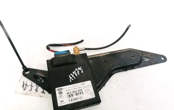 Volkswagen Touran I Other control units/modules 4F0909509