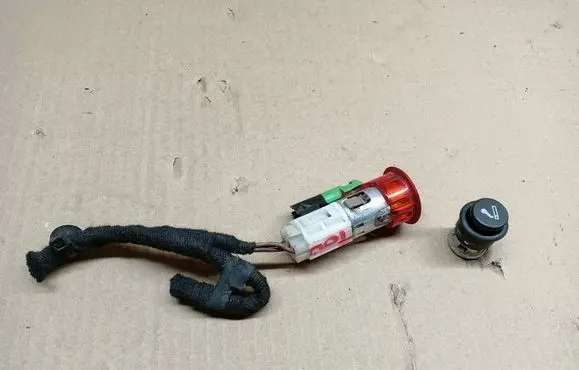 Volkswagen Touran I Cigarette lighter front 