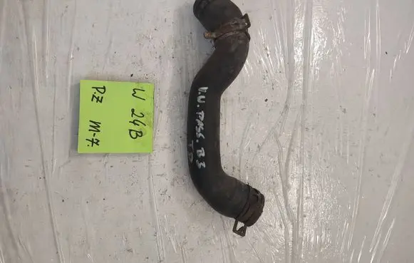 Volkswagen PASSAT B3 Engine coolant pipe/hose 134887913