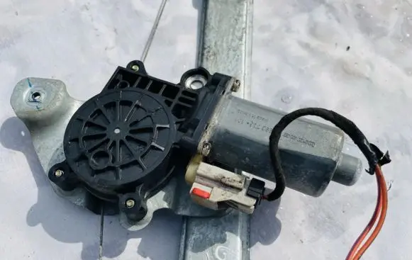 Dodge Magnum Rear door window regulator motor 992733101