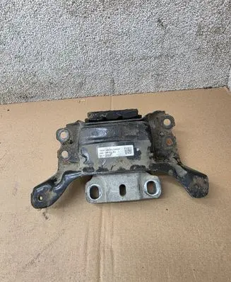 Volkswagen PASSAT B8 Engine mount bracket 5Q0199555AC 27112014