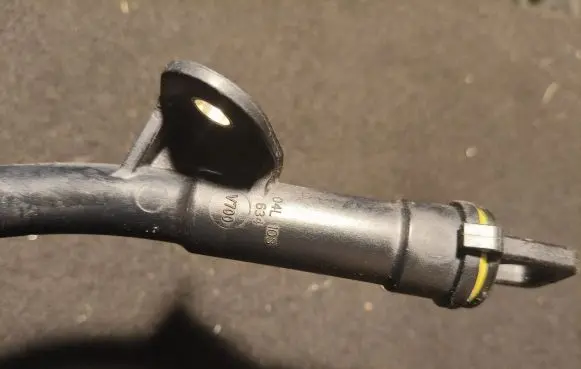 Volkswagen Jetta VI Oil level dip stick 04l103634