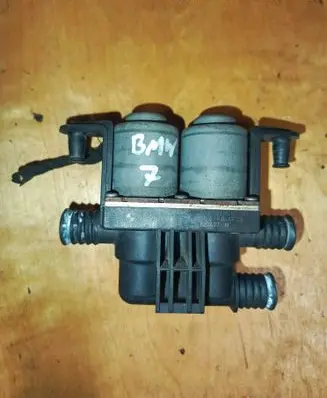 BMW 7 E65 E66 Coolant heater control valve 1147412167