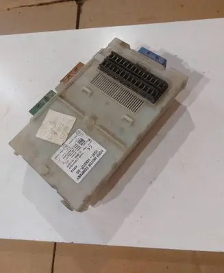 Ford Mondeo MK IV Fuse module 7G9T14A073DD 28130621 LTQF01125TP