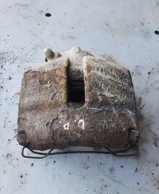 Volkswagen PASSAT B6 Front brake caliper