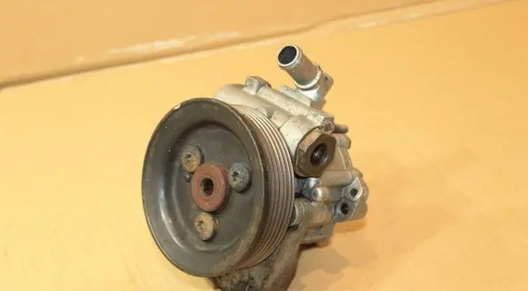 BMW X5 E53 Power steering pump 6756737