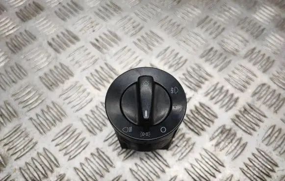 Volkswagen Golf IV Light switch 1C0941531